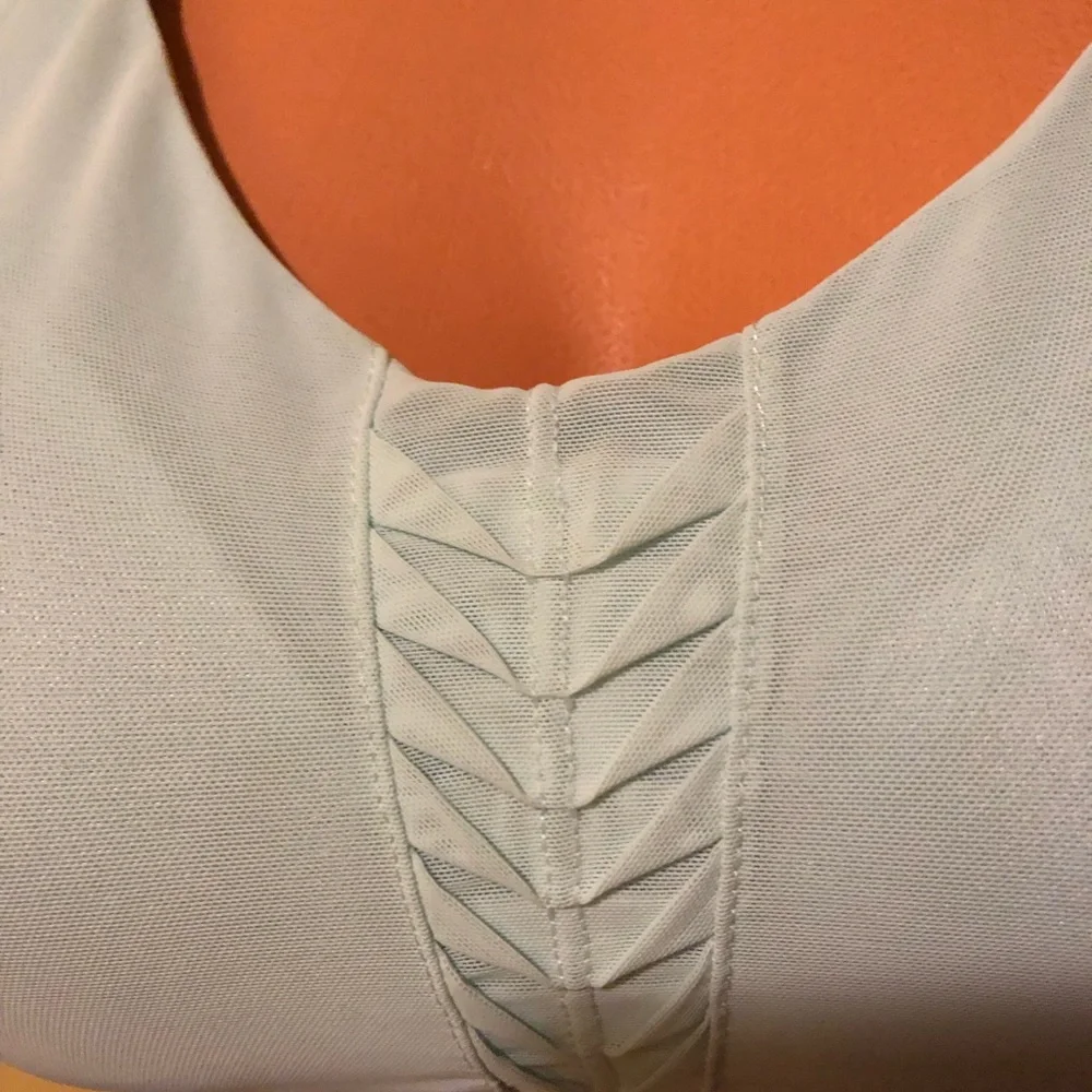 Victoria Secret Sports Bra 34D! - Picture 2 of 5